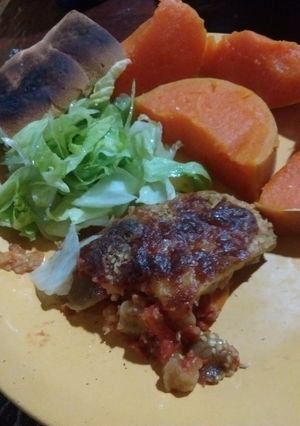 Una foto de Torta de berenjenas jamón y salsa