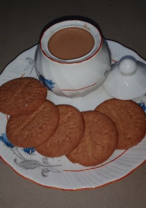 अदरक तुलसी की चाय (Adrak Tulsi ki chai recipe in Hindi) रेसिपी मुख्य फोटो