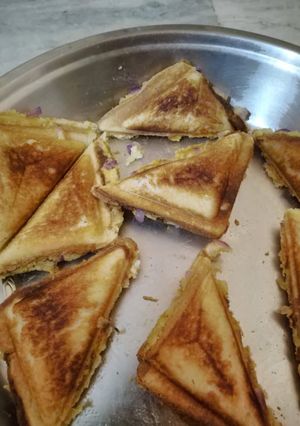 A picture of Onion sandwich.