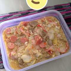 A picture of Seblak pedas.
