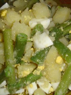 Una foto de Ensalada de papa, chaucha y huevo duro 