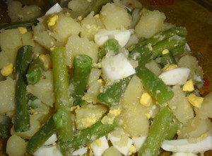 Una foto de Ensalada de papa, chaucha y huevo duro 