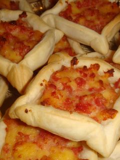 Una foto de Canastitas de jamón y queso