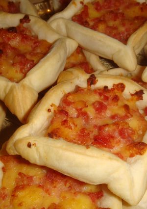 Una foto de Canastitas de jamón y queso