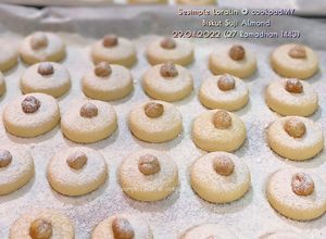 Gambar Biskut Suji Almond (Hazelnut on top) |Biskut Raya