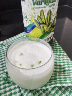 વરીયાળી મિલ્કશેક (Fennel Seeds Milkshake Recipe In Gujarati) રેસીપી મુખ્ય ફોટો