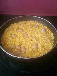 Una foto de Arroz con longaniza y pimentón