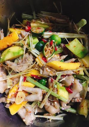 Hình của món Chân gà sốt thái.