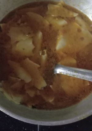 A picture of Papad in gravy.