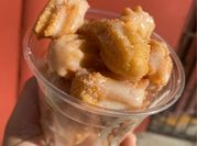 Una foto de postre de churros