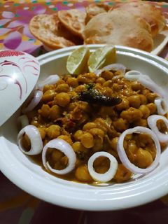 लजीज छोले (Laziz chole recipe in Hindi) रेसिपी मुख्य फोटो