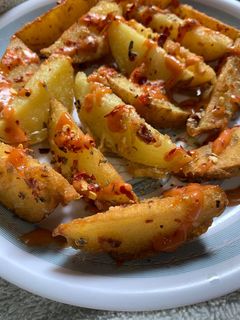 પોટેટો વેજીસ (potato wedges recipe in gujarati) રેસીપી મુખ્ય ફોટો