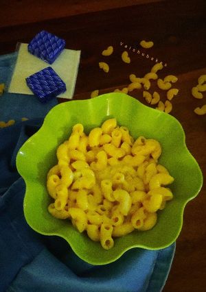 A picture of Mac and Cheese Desi style.