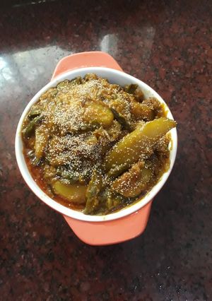 A picture of Mix veg curry with whole poppy seeds.