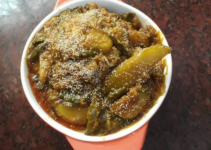 Mix veg curry with whole poppy seeds