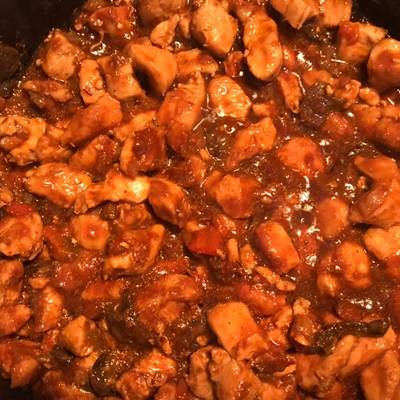 Pechuga de pollo en salsa roja Receta de Marlene Gomes- Cookpad