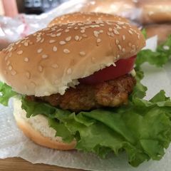 A picture of Homemade spicy chicken burger#photographychallenge.