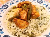 أرز بالفول الأخضر و الشومر