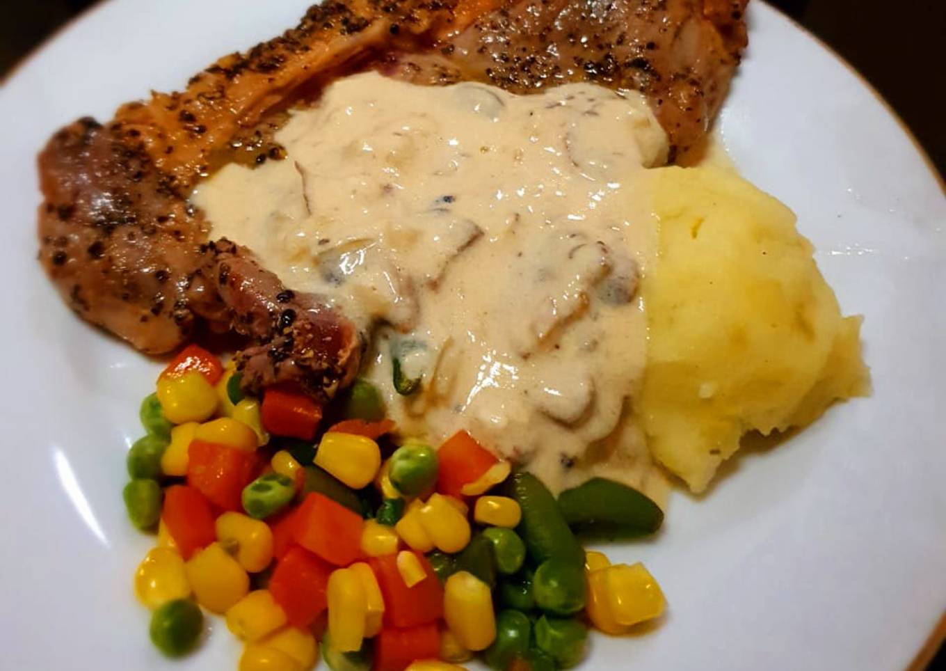 Sirloin Steak with Mushroom Sauce and Mashed Potatoes