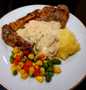 Langkah Gampang Menyiapkan Resep Sirloin Steak with Mushroom Sauce and Mashed Potatoes yang Lezat Anti Ribet, Lezat Sekali