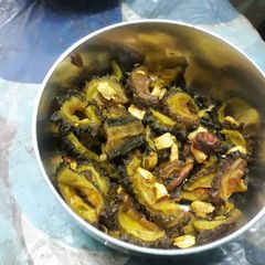A picture of Crispy karela.