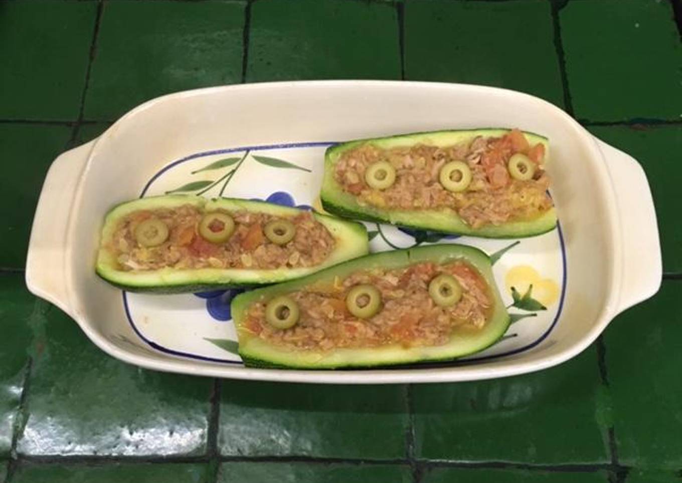 Calabacitas rellenas de atún