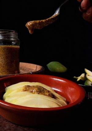 A picture of Kasundhi (musterd sauce).