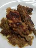 Costillas de cerdo a la cebolla en sartén