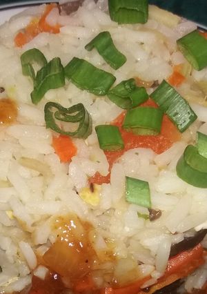 O poză a rețetei Orez cu omletă și legume.