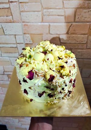 रसमलाई केक(rasmalai cake recipe in hindi) रेसिपी मुख्य फोटो