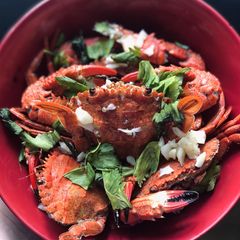 A picture of Butter garlic crab.