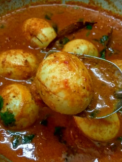 செட்டிநாடு முட்டை குழம்பு(chettinadu muttai kulambu recipe in tamil) செய்முறை முக்கிய புகைப்படம்