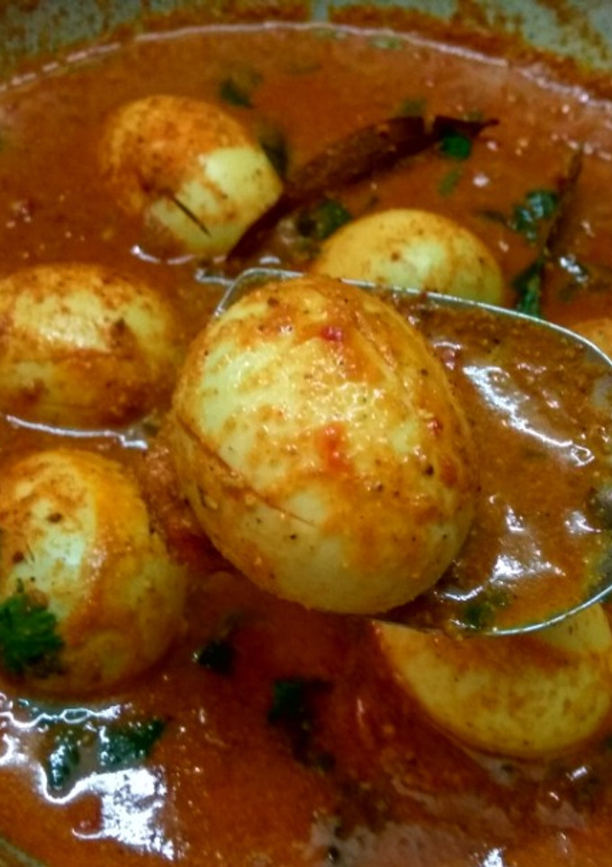 செட்டிநாடு முட்டை குழம்பு(chettinadu muttai kulambu recipe in tamil) செய்முறை முக்கிய புகைப்படம்
