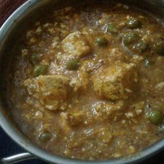 A picture of Matar paneer.