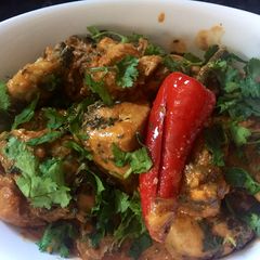 A picture of Siracha sauce karahi.