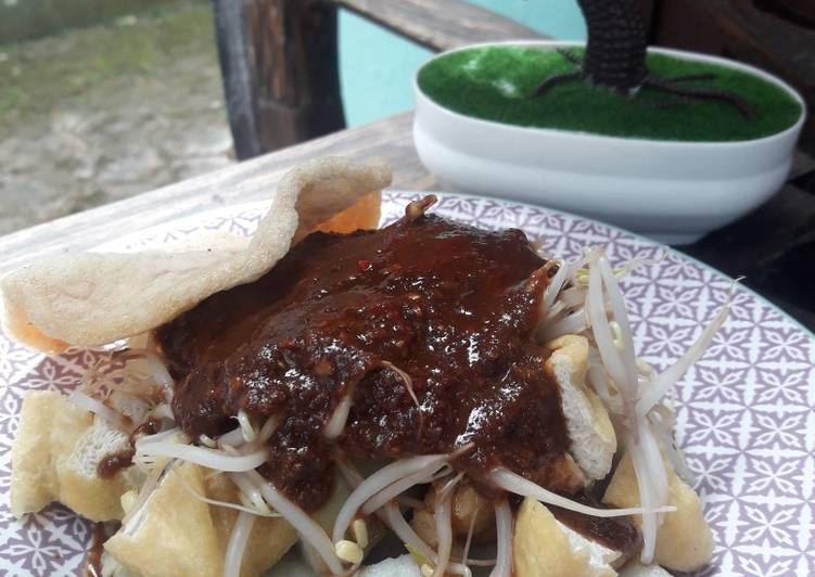 Tahu lontong tauge