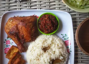 Mudah Cepat Memasak Nasi Uduk Sambal Terasi Lamongan Gurih Mantul