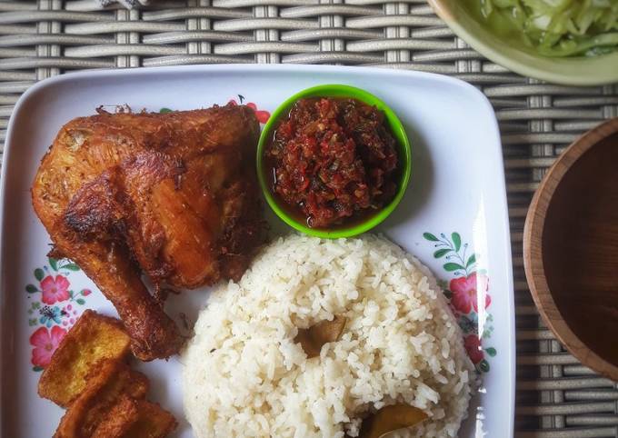 Nasi Uduk Sambal Terasi Lamongan