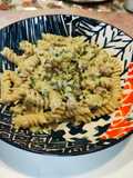 Pasta con pancetta, zucchine e formaggio spalmabile