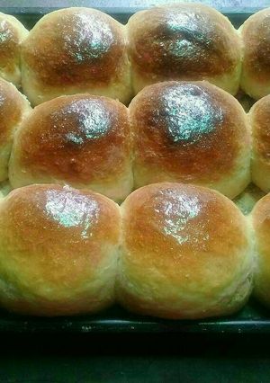A picture of Rolls with cheese.