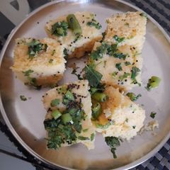 A picture of Khaman dhokla.