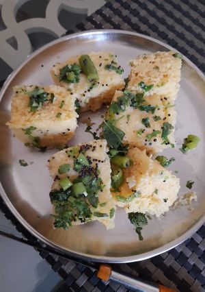 A picture of Khaman dhokla.