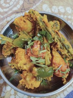 સરગવા બટાકા નું શાક (Saragva Bataka Shak Recipe In Gujarati) રેસીપી મુખ્ય ફોટો