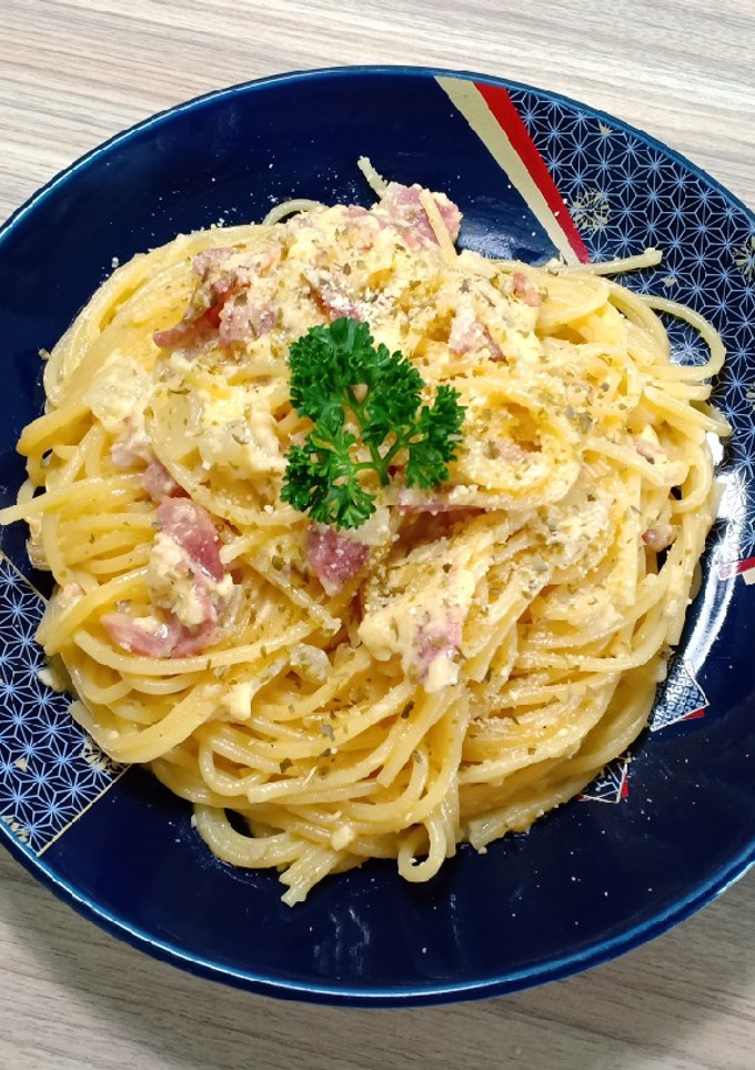 A picture of Spaghetti with Cream Cheese Sauce.
