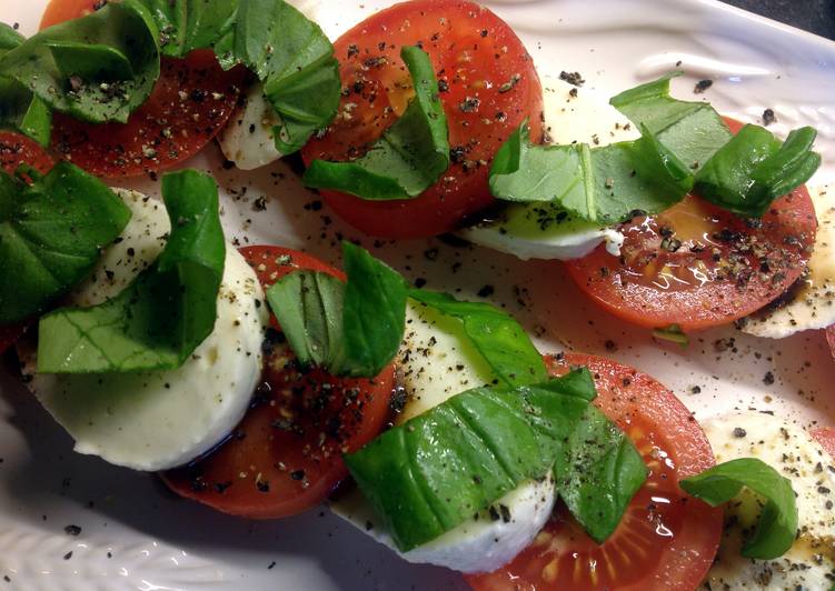 Tomato, mozzarella and fresh basil Salad