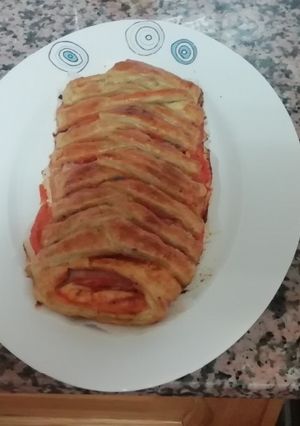 Una foto de Trenza de hojaldre con jamón y queso