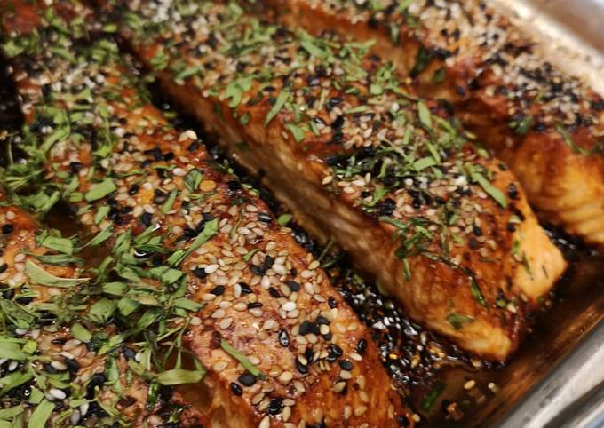 Grilled marinated salmon with Tarragon herb