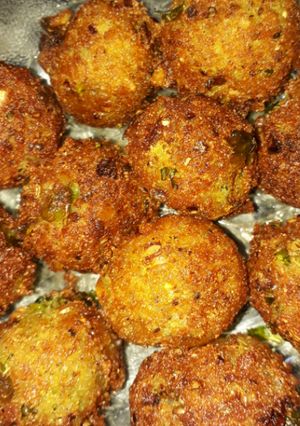 A picture of Potato and rice flakes kebabs.
