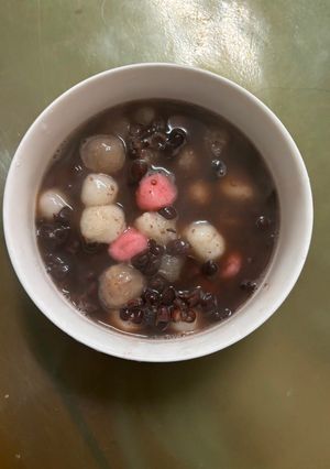 A picture of Taro Balls and Red Bean Soup.