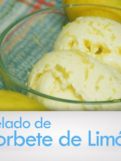 Una foto de Helado de sorbete de limón